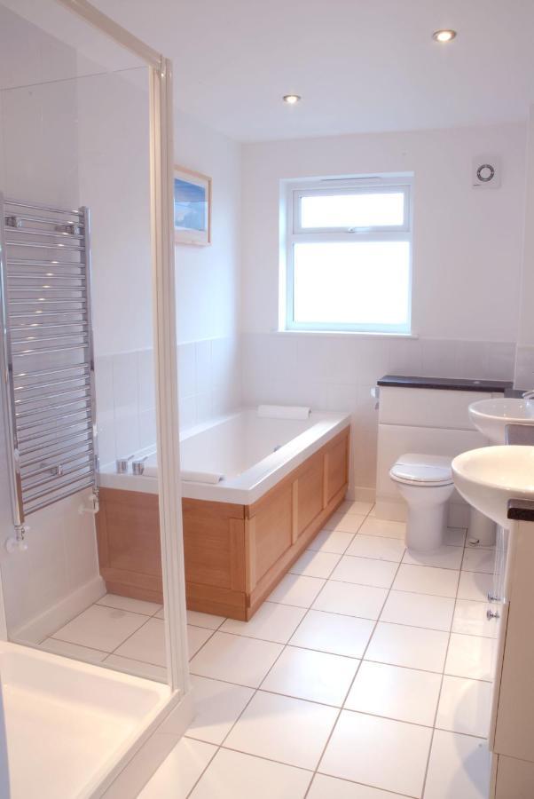 Skylark Sleeps 8 Private Hot Tub & Dogs Welcome Nr Padstow, Resort Pool Bar & Watersports St Columb Major Exterior foto